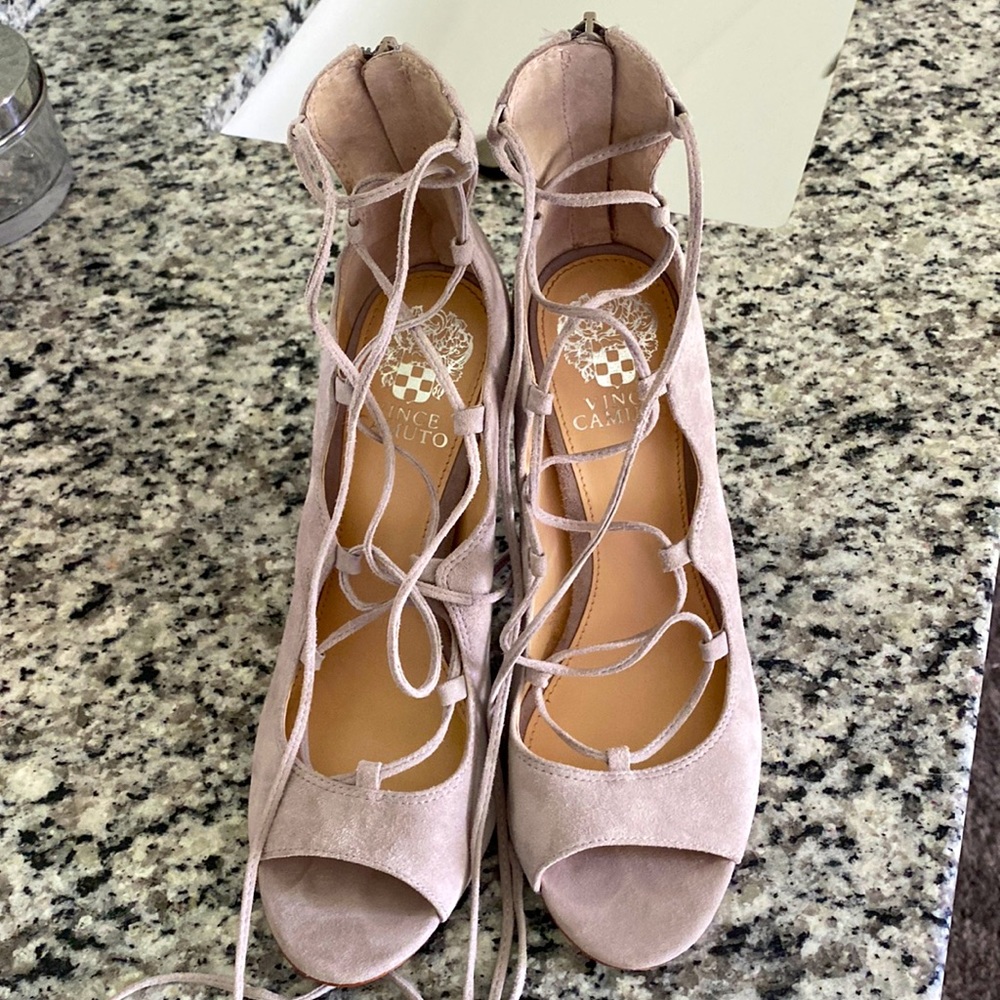 VINCE CAMUTO suede leather heel sandals.